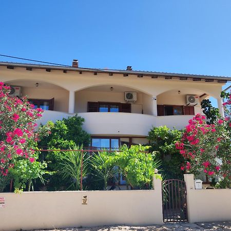 Apartments Busic Biograd Na Moru Buitenkant foto