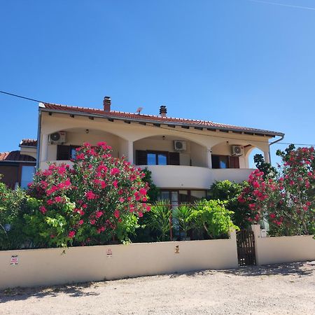Apartments Busic Biograd Na Moru Buitenkant foto