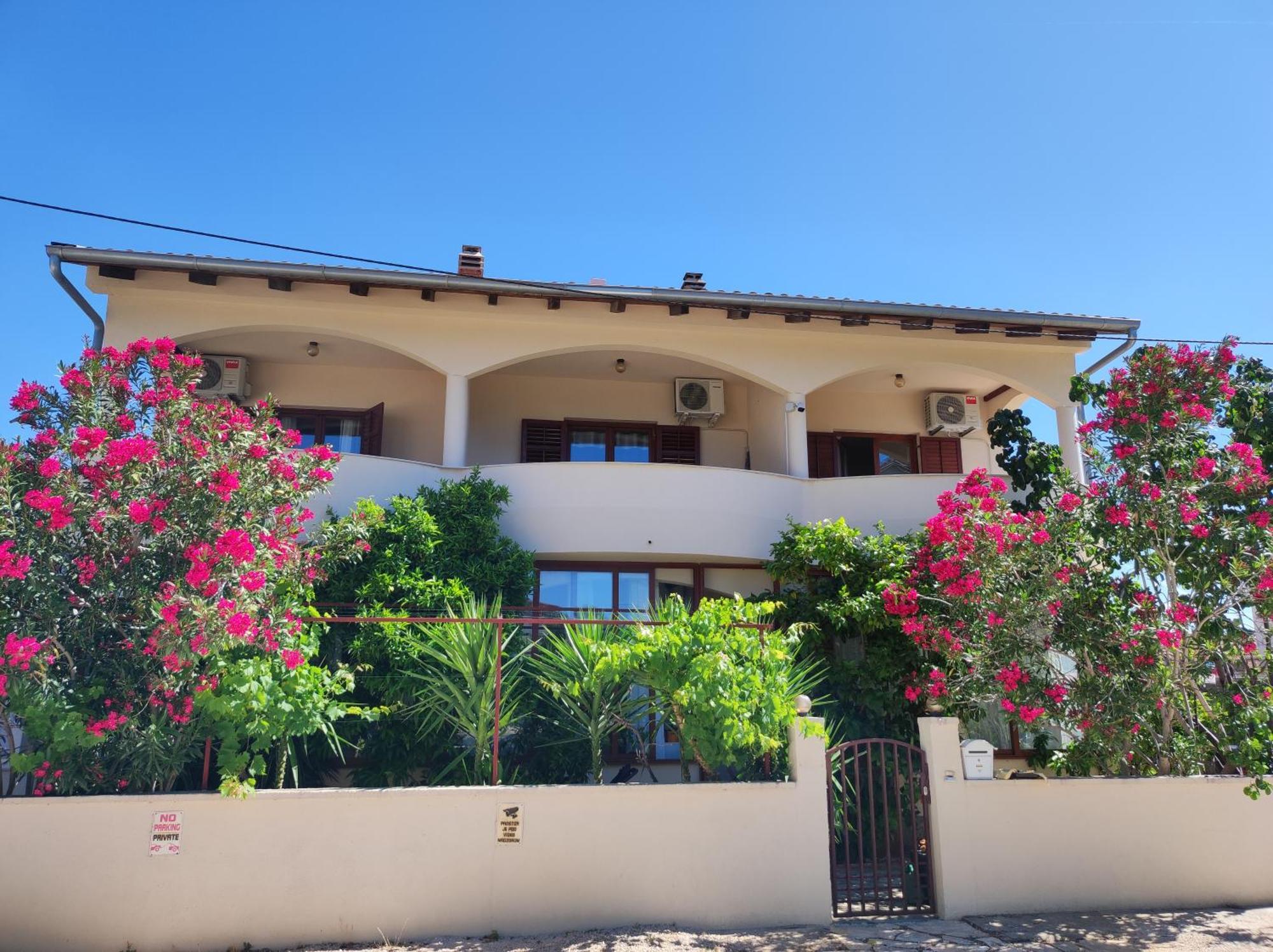 Apartments Busic Biograd Na Moru Buitenkant foto